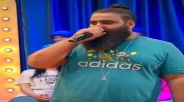 صلاح بجاتو يدمع العيون بغنائه المؤثر لوالدته الراحلة في برنامج كاستينج 1